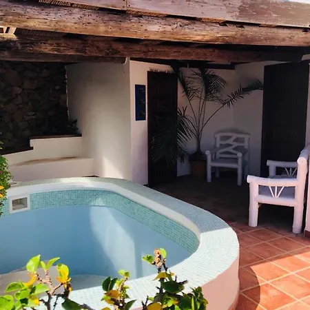 Immaculate 3-bed House With A Sea View In Ferienhaus *