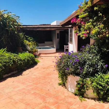 Immaculate 3-bed House With A Sea View In Ferienhaus Mácher