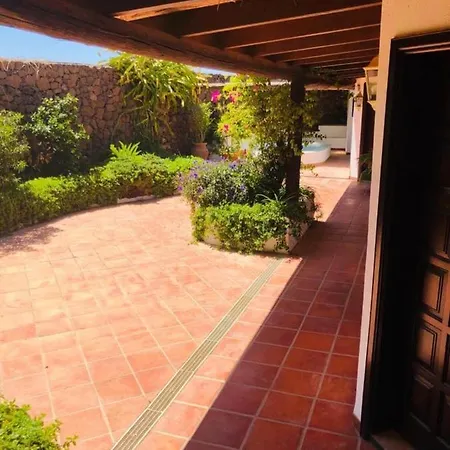 Immaculate 3-bed House With A Sea View In * Mácher