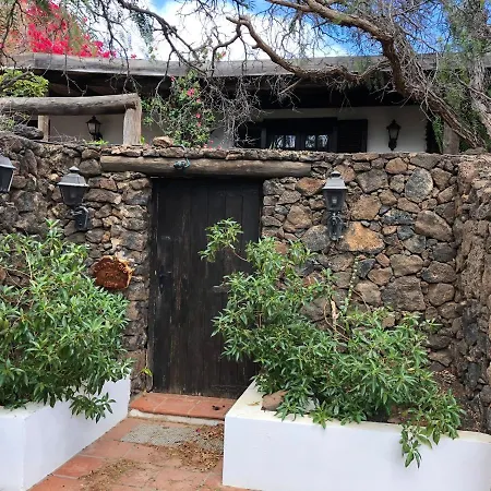 Immaculate 3-bed House With A Sea View In