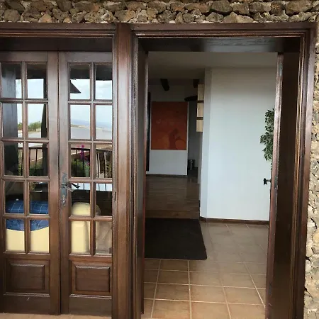 Feriehus Immaculate 3-bed House With A Sea View In *