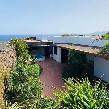Immaculate 3-bed House With A Sea View In * Mácher
