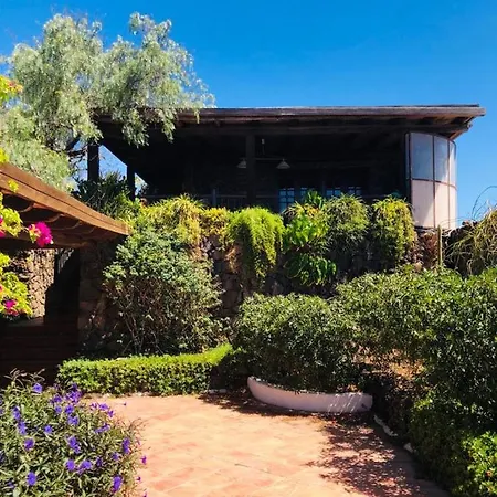 בית נופש Immaculate 3-bed House With A Sea View In Mácher