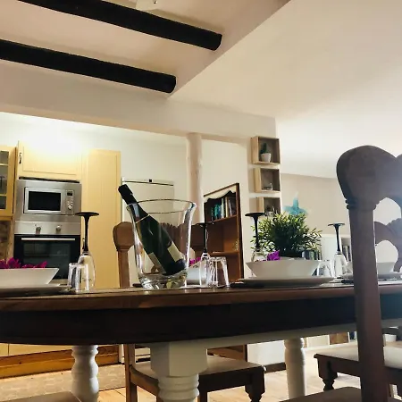 Immaculate 3-bed House With A Sea View In Mácher