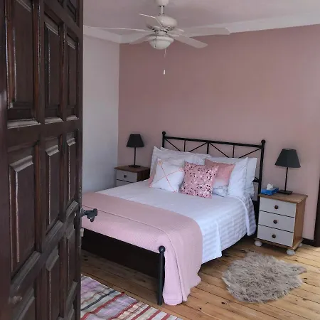 בית נופש Immaculate 3-bed House With A Sea View In Mácher