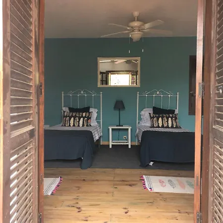 בית נופש Immaculate 3-bed House With A Sea View In Mácher